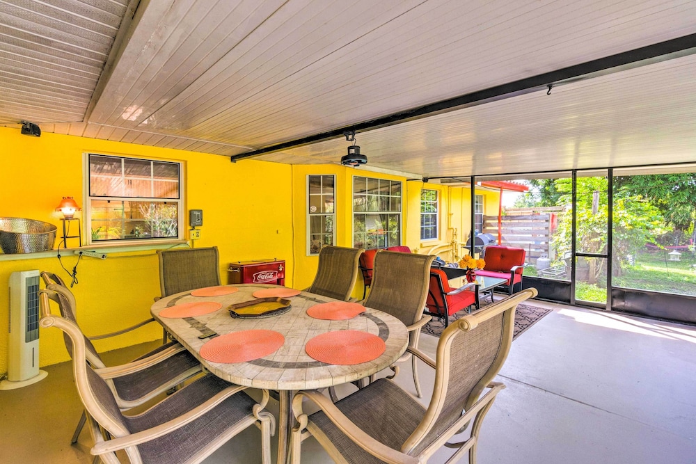 North Port Garden Home: Florida Room, Lanai!