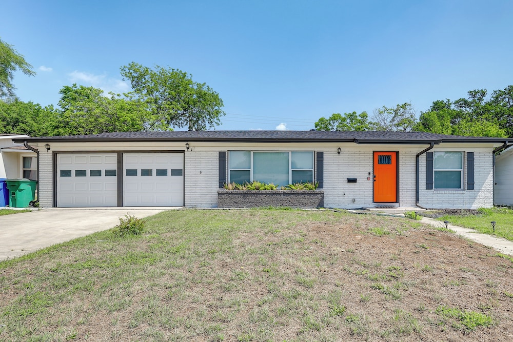 San Antonio Home, 2 Mi to Airport - Pets Welcome!
