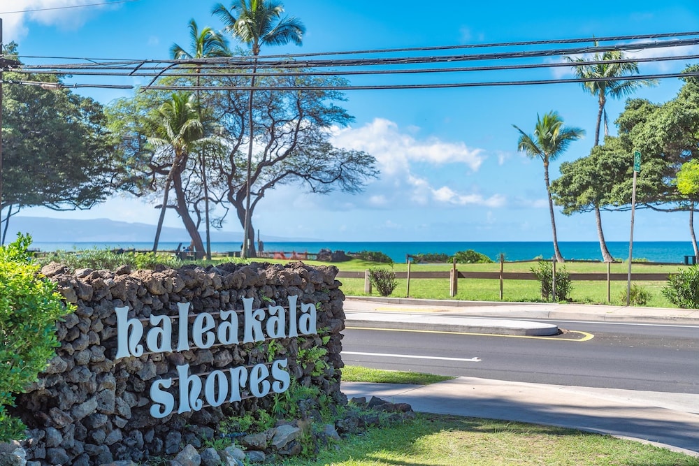 Haleakala Shores A-301 - Golden Sand Beaches, Ocean Views, Sleeps 6, Split AC!