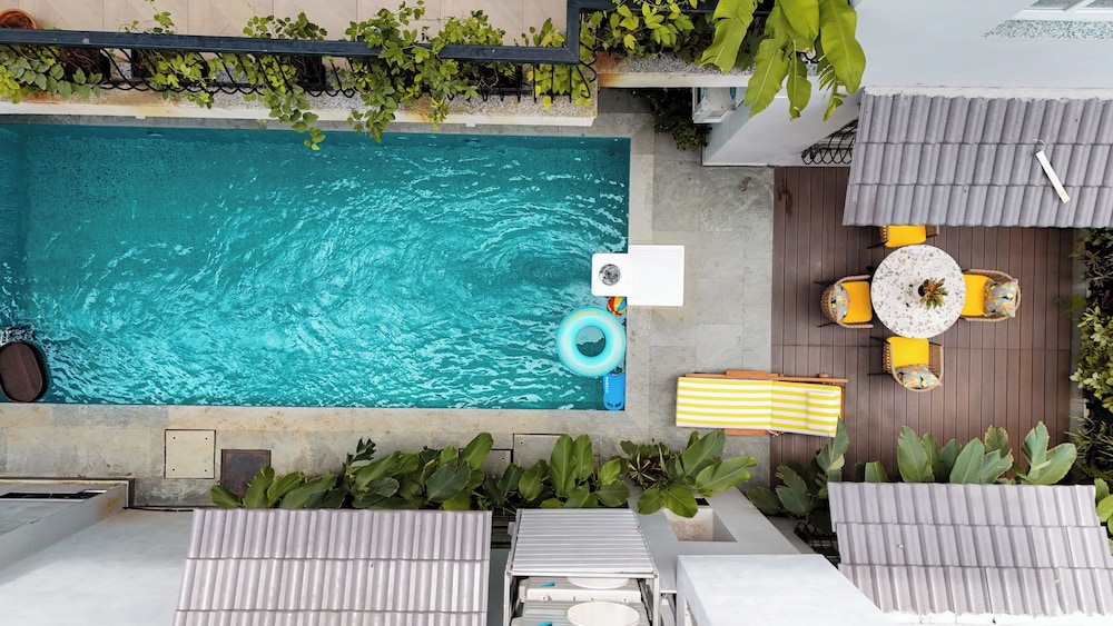 Esh Cottages Birch | Hillside 4-BHK Hideaway With Lush Garden, Common Pool, & Gaming Zone