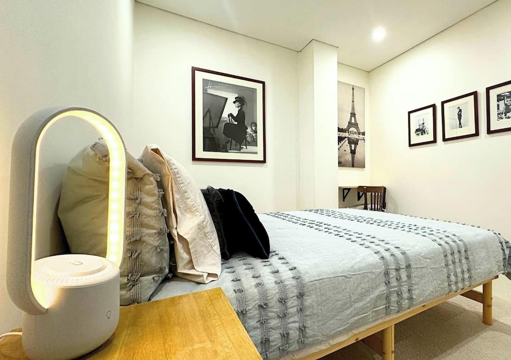 Metawisebnb 2BR Industrial Charm in Petersham