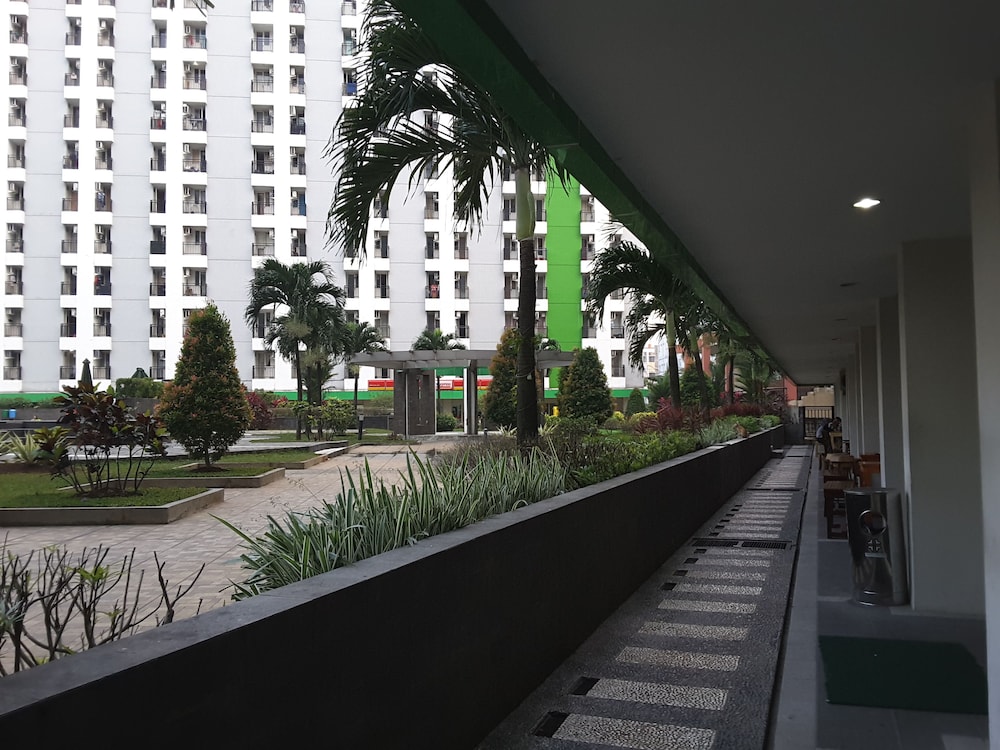 Green Lake View Luxury Apartment by Indah