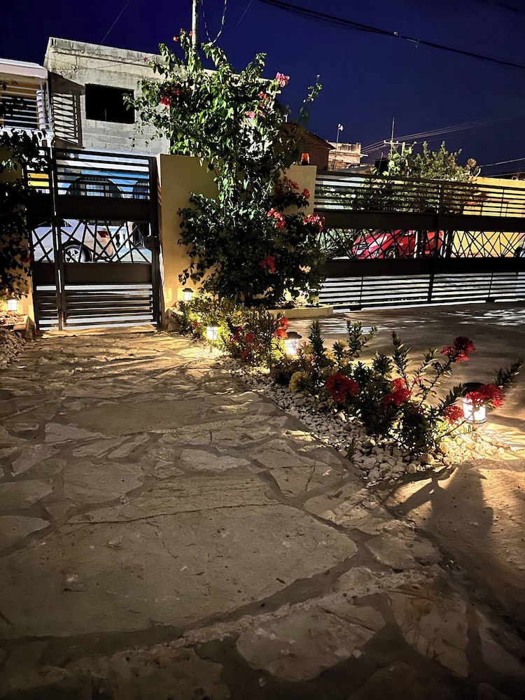Family apt Centric Near Historic Center Boardwalk