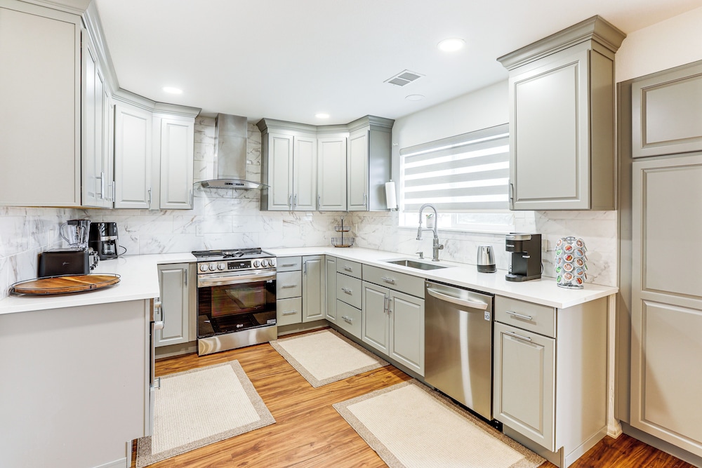 5 Mi to Cherry Creek State Park: Home w/ Yard!