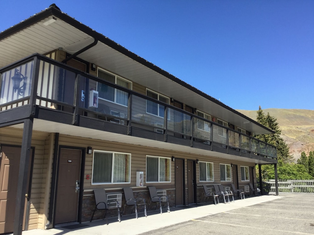 Riverside Motel