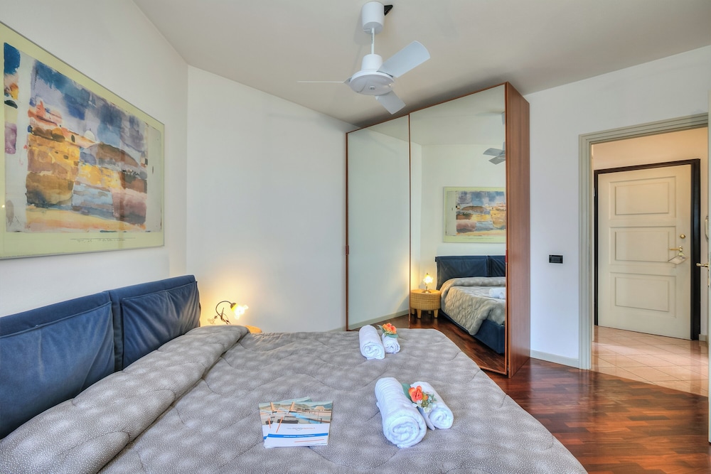 Mirabella Lake View & Private Parking