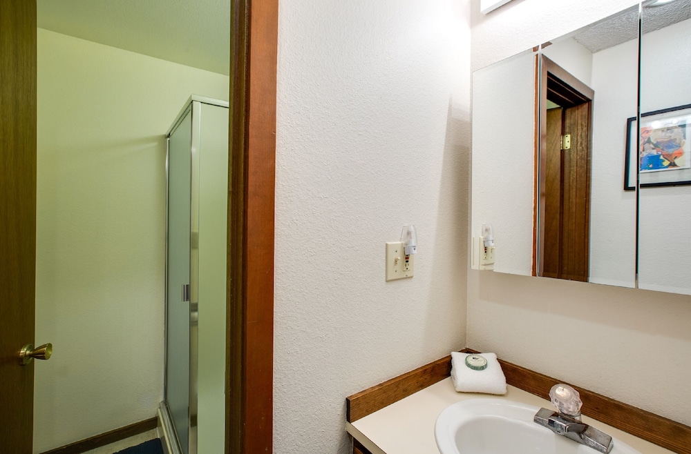 14SW - Fireplace - Dishwasher - Washer/Dryer - Sleeps 6 view 3