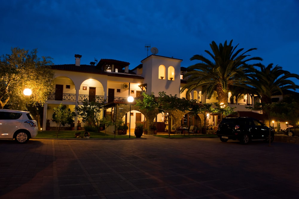 Kamares House Apartments & Studios