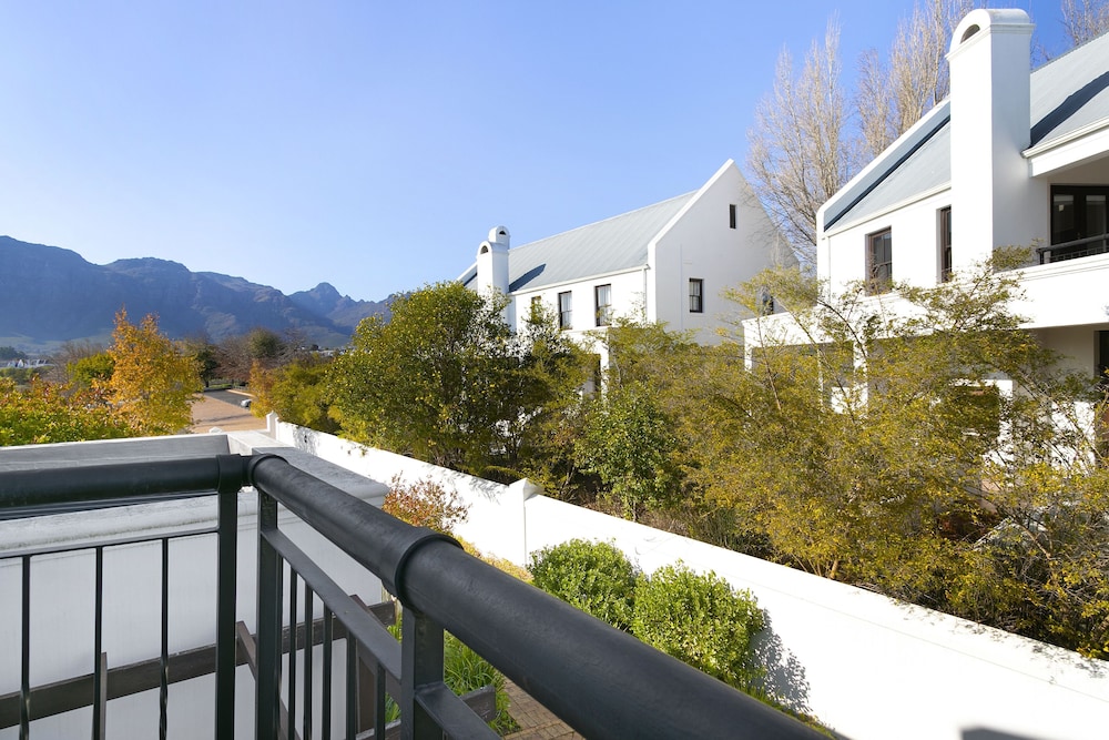 Winelands Golf Lodges at De Zalze