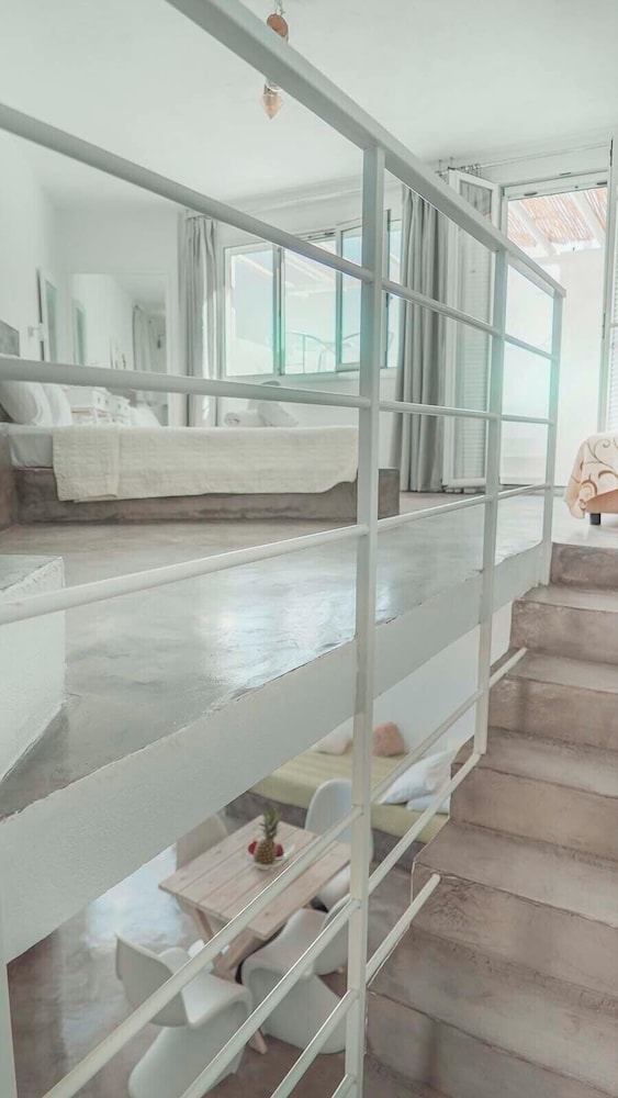 Loukas & Emma Eco Houses