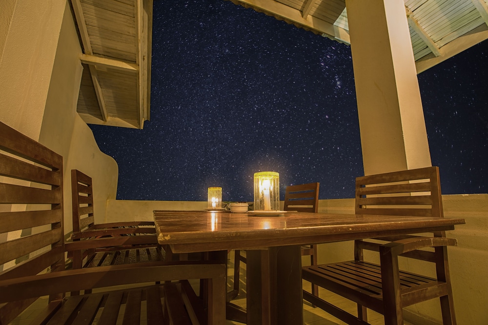Avenra Beach Hotel