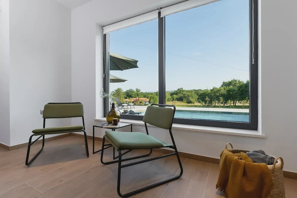 Photinia in Labin With 3 Bedrooms and 1 Bathrooms
