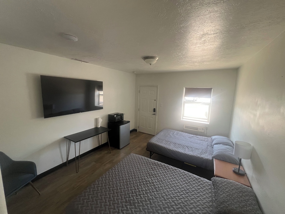Mac's Motel