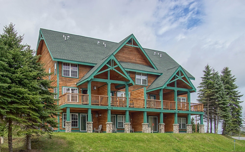 Camp 4 # 11: 3 Bedrooms + Bonus Sleeping Den, 3.5 Baths: Slope Side