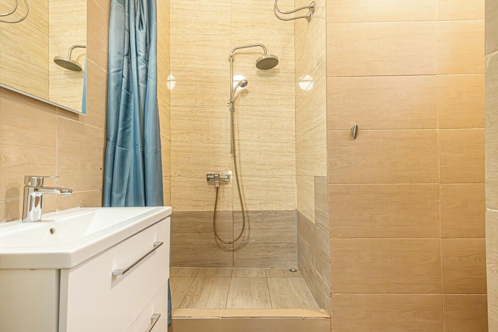 Affordable Stay Near Wiener Stadthalle