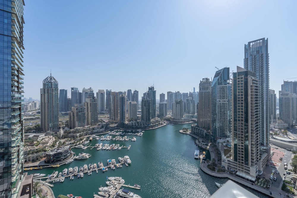 Marina Views and a 3 Bedroom Apartment in Dubai Marina