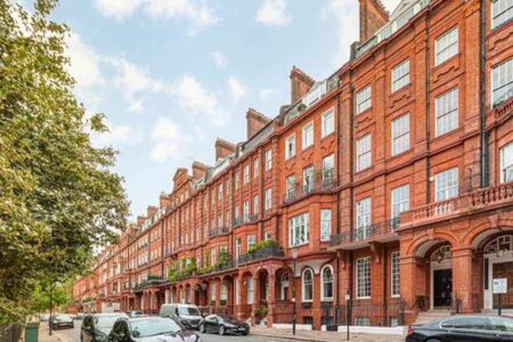 3-bdr Magnificent Harrods Knightsbridge Apartment