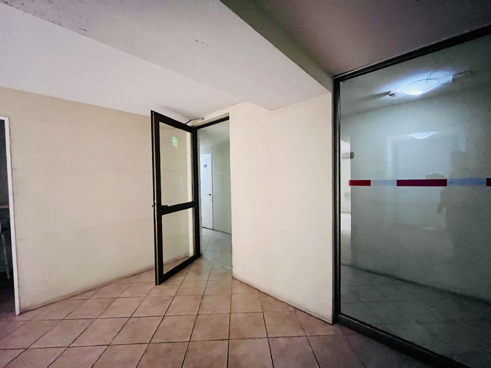 Urban Yard Bus Terminal Home Office Pool Wifi