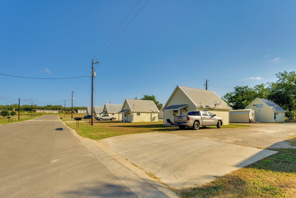 < 1 Mi to Main St: Quiet Home w/ Yard in Stockdale
