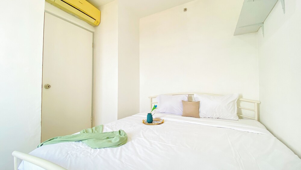 Homey And Modern 2Br At Green Bay Pluit Apartment