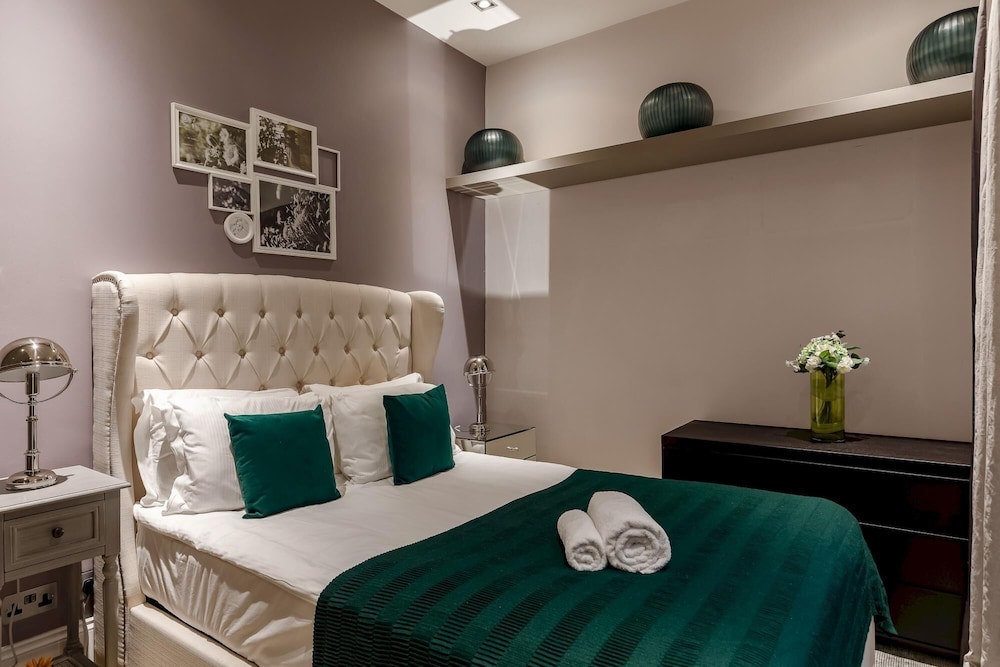 Newly Refurbished 2-bed Apartment in Knightsbridge