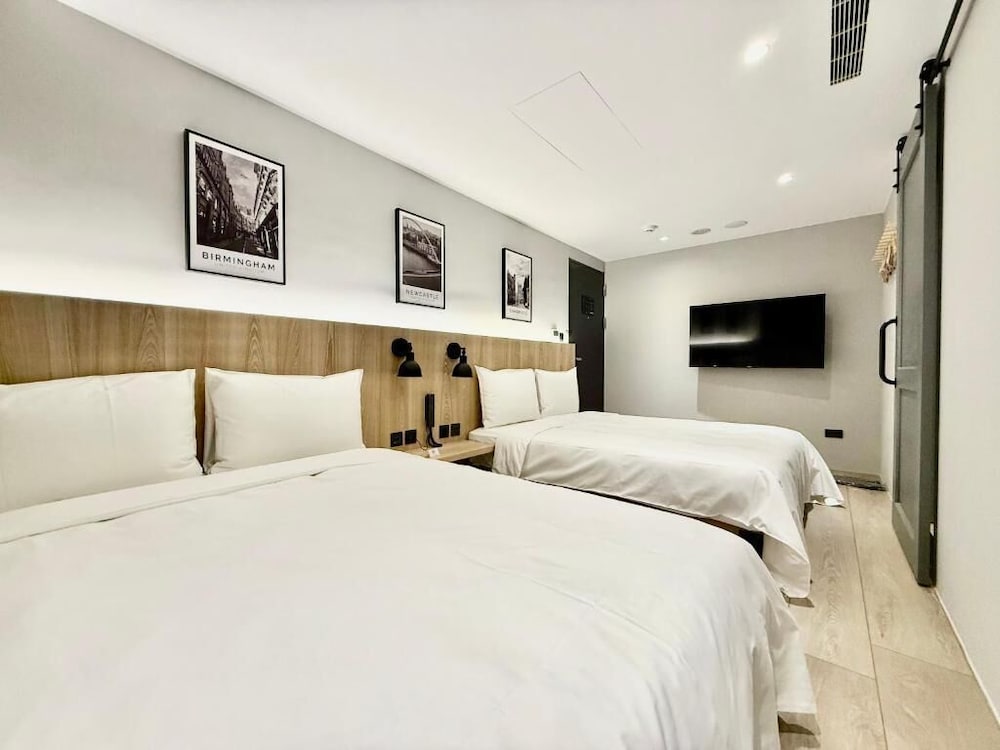 N2 Hotel