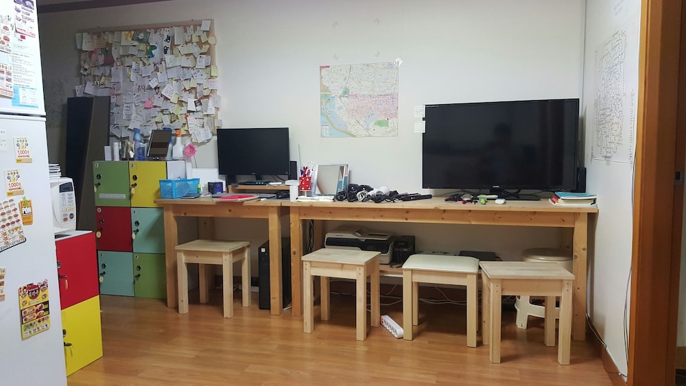 Happy Tree Guesthouse - Hostel