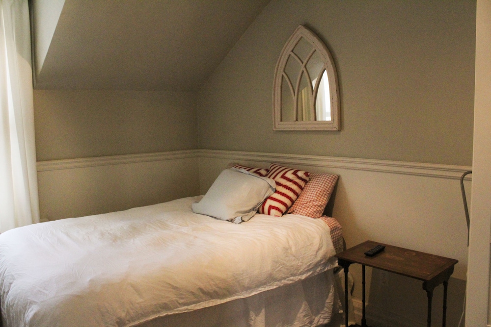 The Bishop Stays - Image 3