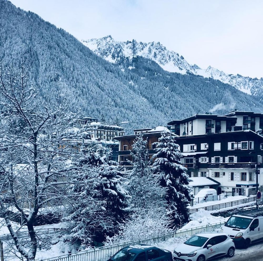 Art Studio Balcony and Breathtaking View of Chamonix