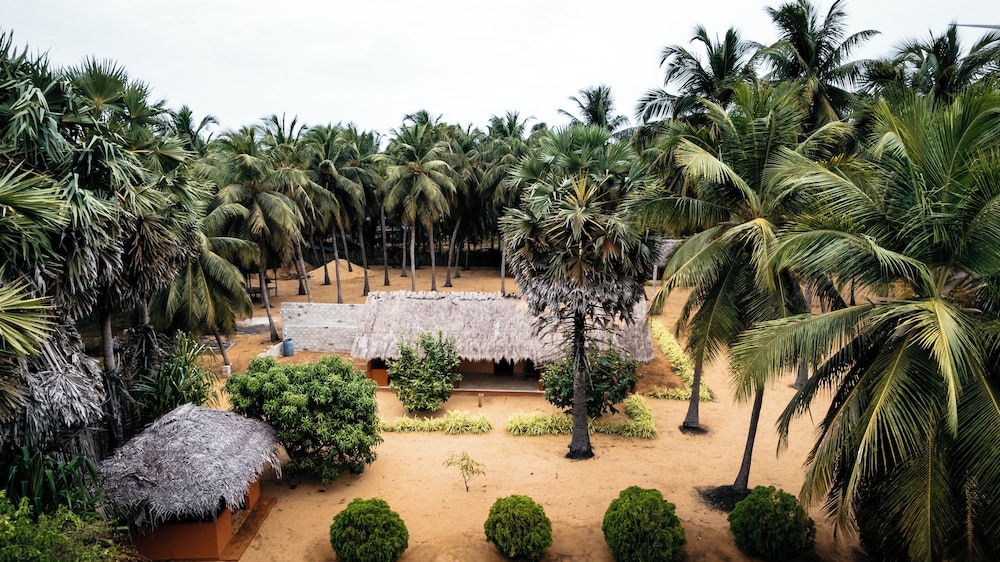 Roshanne Beach Resort