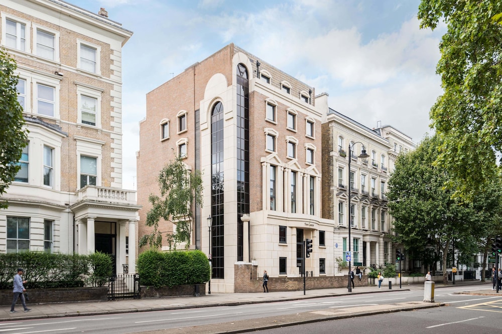 The Carlyle - Elegant Serviced Apartments