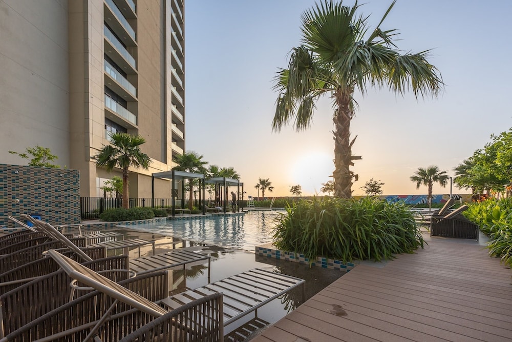 Stunning 2BR With Amazing Views in Business Bay