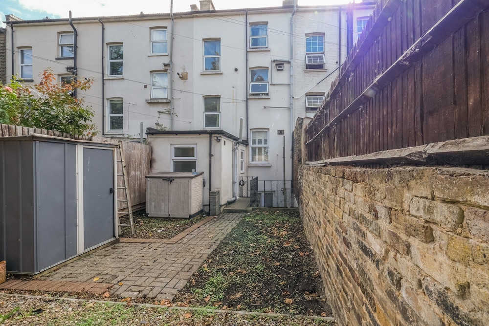 Modern 1 Bedroom Apartment in Gravesend