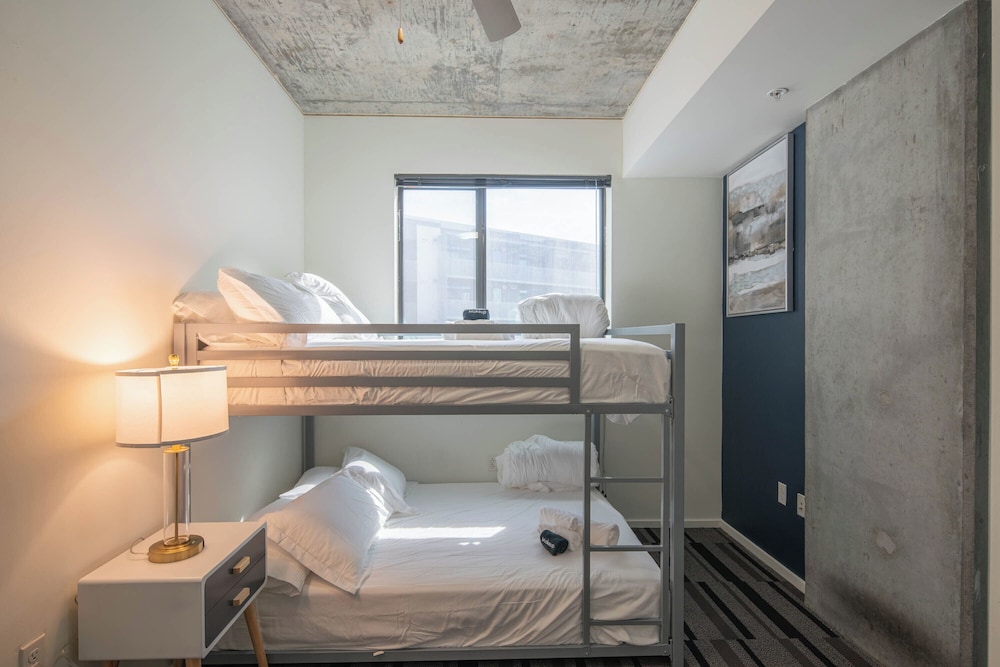 ROVE LIVING/KL - Roosevelt Point