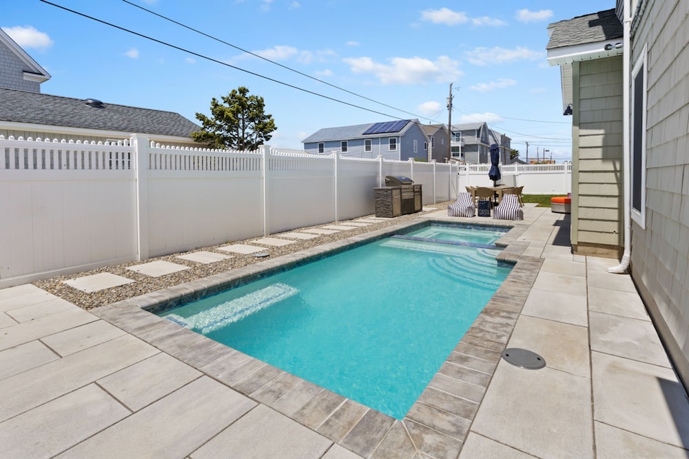 Heated Pool Hot Tub 5BR Game Room Elevator Cabana