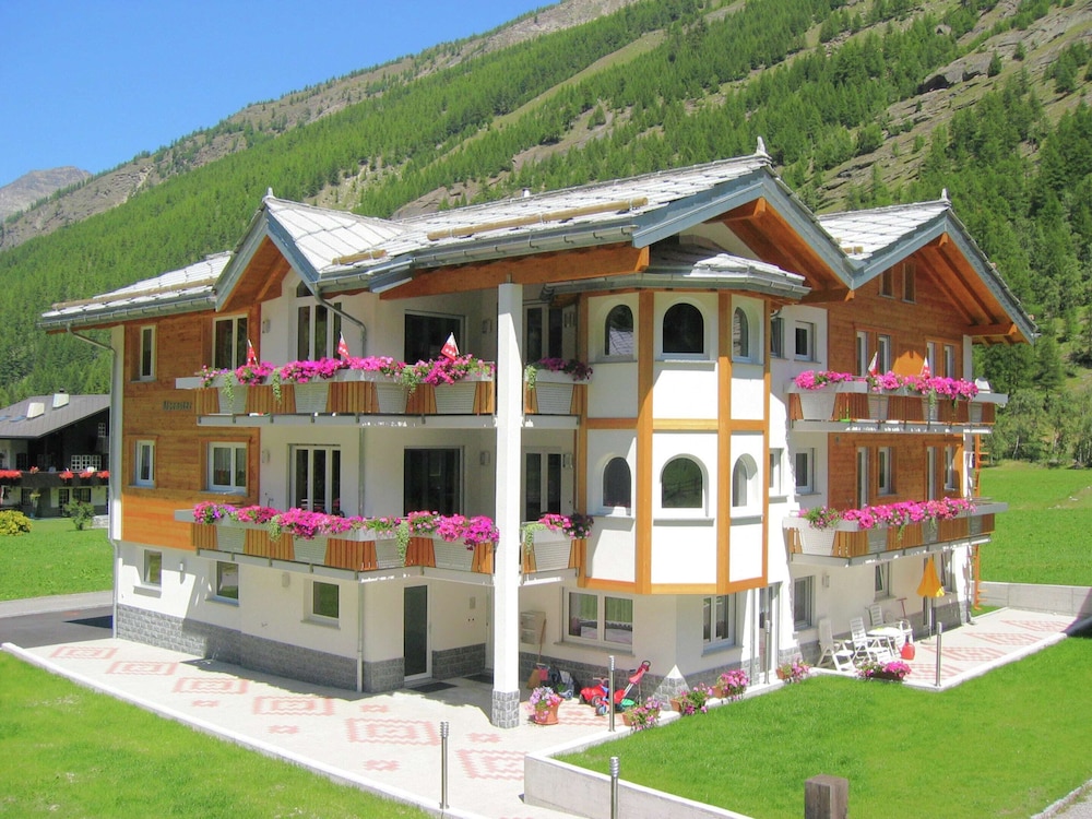 Alpi Retreat by Saas Grund