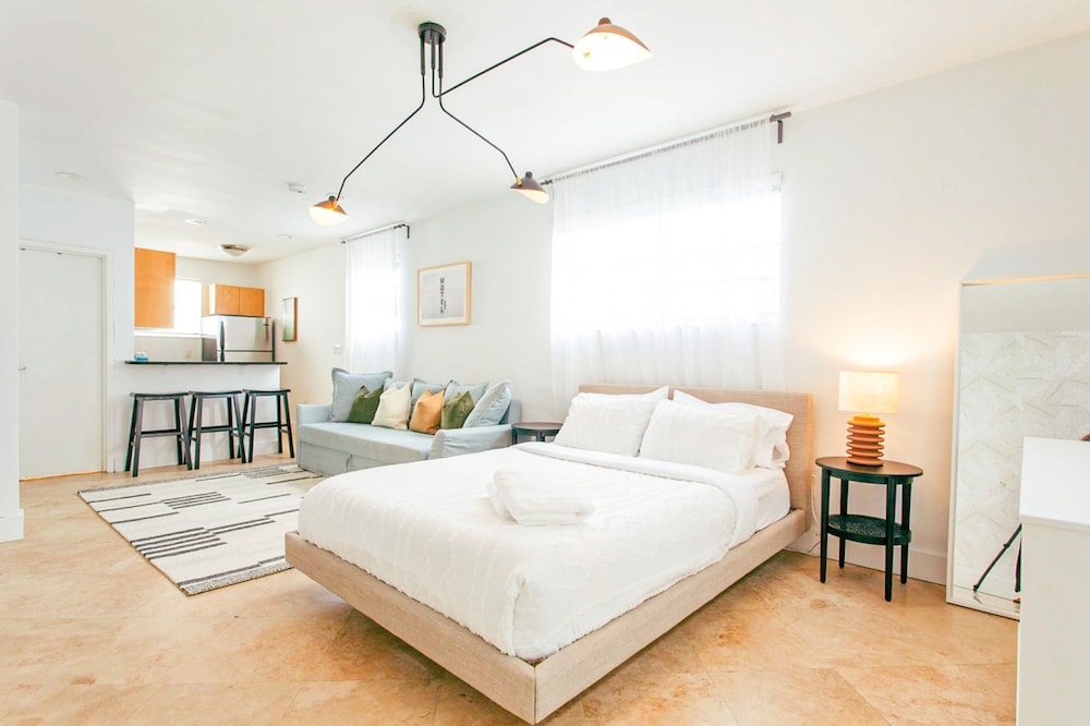 Spacious Apt in the Heart of South Beach