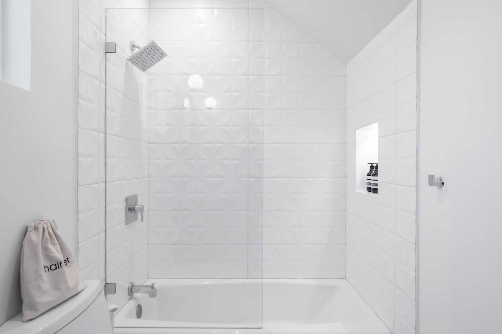 2 Units in Prime Hollywood Location Chic Renovated 1bdrs w/ Patio Avantstay