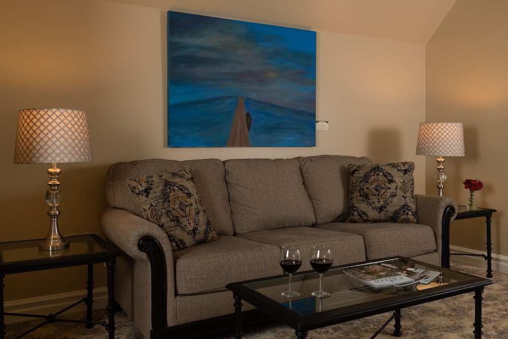 The Oakwood Inn Okoboji - Adults Only