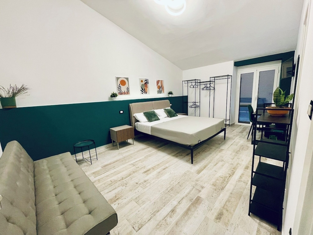 Nautilus B & B