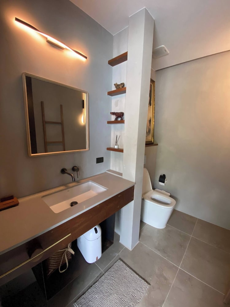 Kalamari Luxury Beach Front Villa