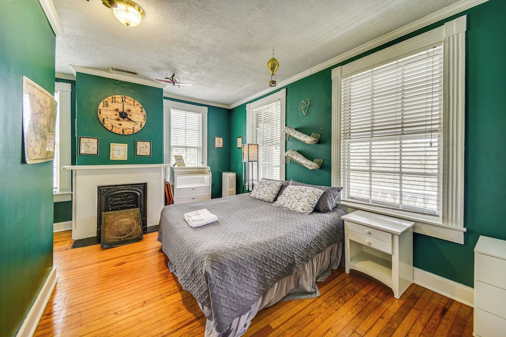 Historic Manor w/ Screened Porch in Elizabeth City