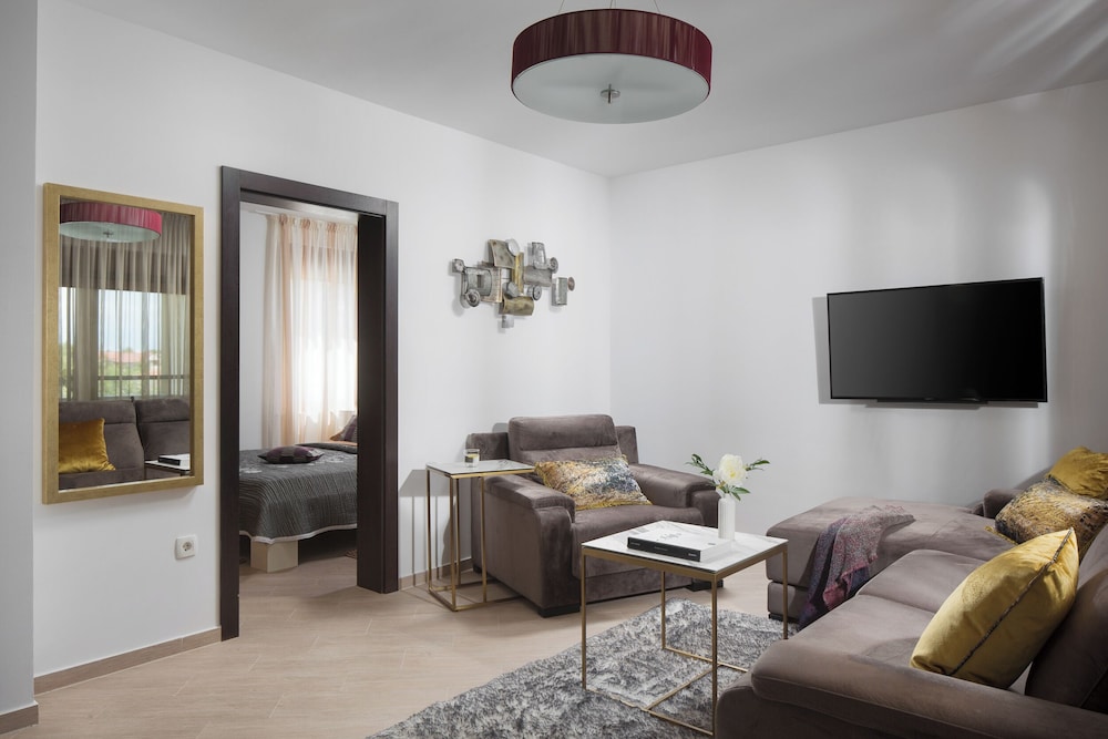 Malibu Grand Royale – Luxury Group Villa