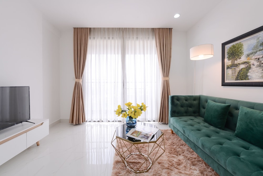 Jennifer House - Millenium Apartment