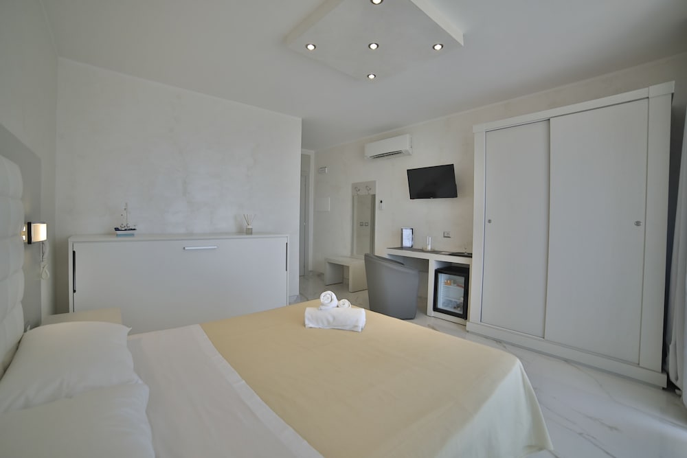 Riviera Luxury Rooms