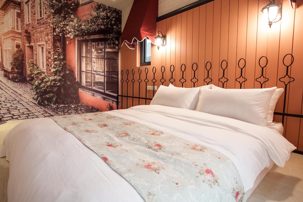Happiness station B&B