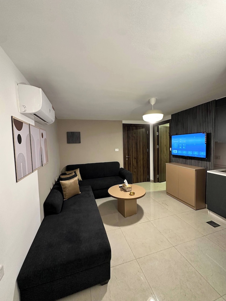 Stylish Luxe Apartment Fr 0005