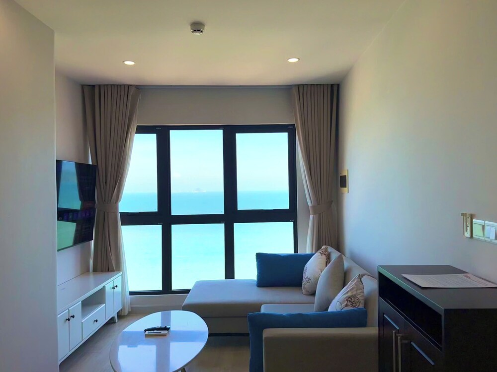 Gold Coast Balcony Serviced Apartment