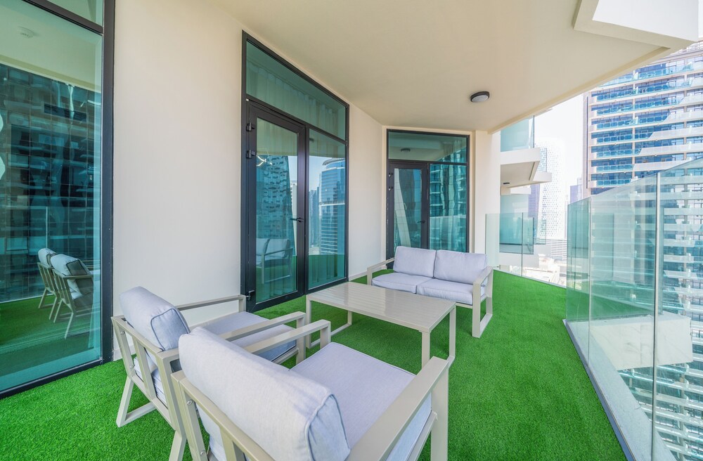Impressive 2BR Apt with Premium