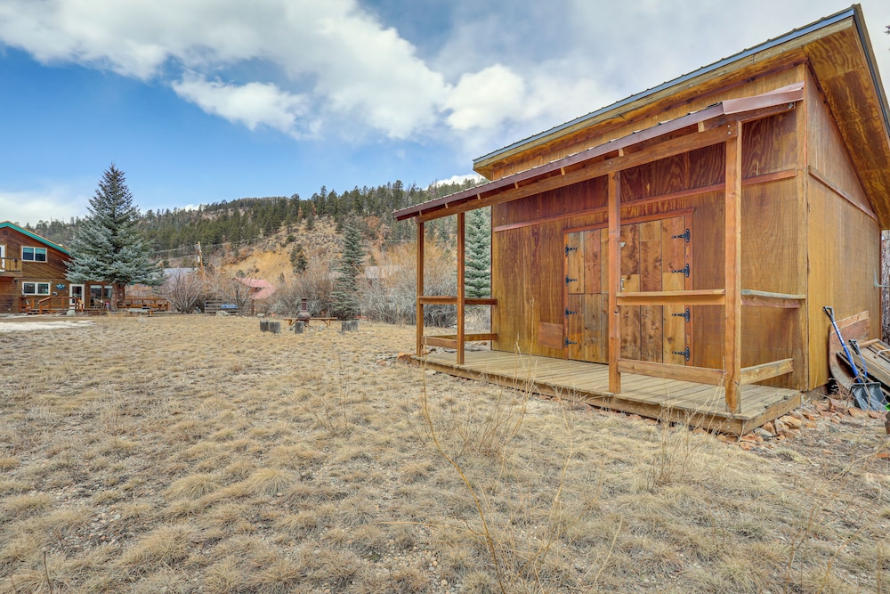 Walk to Main St: 'mountain Creek Home' w/ Chiminea